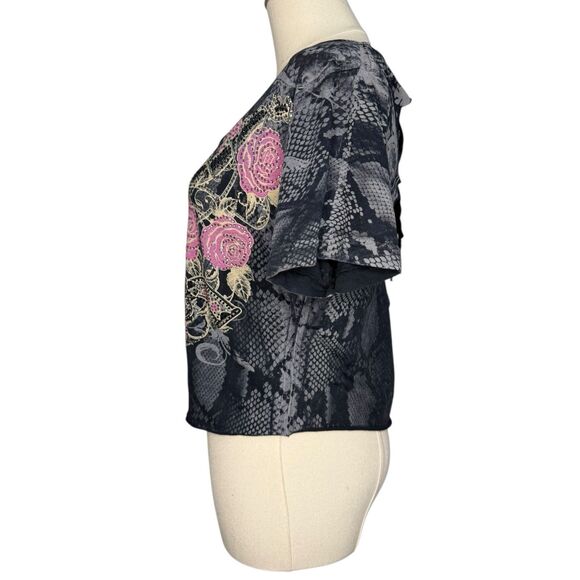 Vintage Women’s Medium Sinful Crop Top Gray Rhinestones Roses Cut Out Back Y2K - Picture 6 of 7